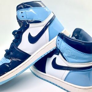 OBSIDIAN WHITE, BABY BLUE-HIGH TOP LIGHTLY WORN JORDAN 1s
US 8.5 | UK 6 | EUR 40